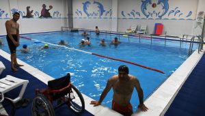 Büyükşehir’den Engelli Vatandaşlara Özel Yüzme Havuzu (Videolu)