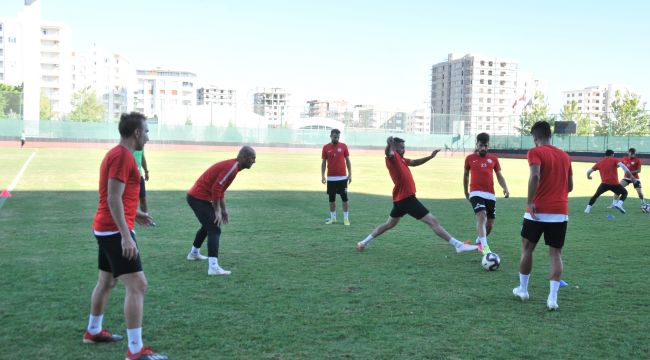 Karaköprü Belediyespor Erzincan'a Hazırlanıyor