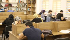 Karaköprü'de Öğrenciler Sınavlara Okuma Evlerinde Hazırlanıyor