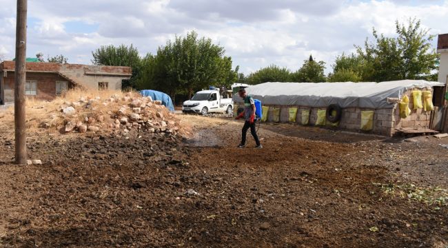 Hilvan’da İlaçlama Çalışmaları Aralıksız Devam Ediyor