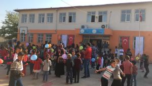 Sınırdaki Öğrenciler Açık Kapı İle Sevindi