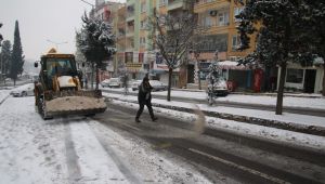 Büyükşehir'in Kar Mesaisi Gündüz Saatlerinde De Sürdü