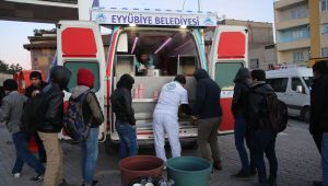 Eyyübiye Belediyesi ‘Mobil İkram Aracı’ Vatandaşların İçini Isıtıyor