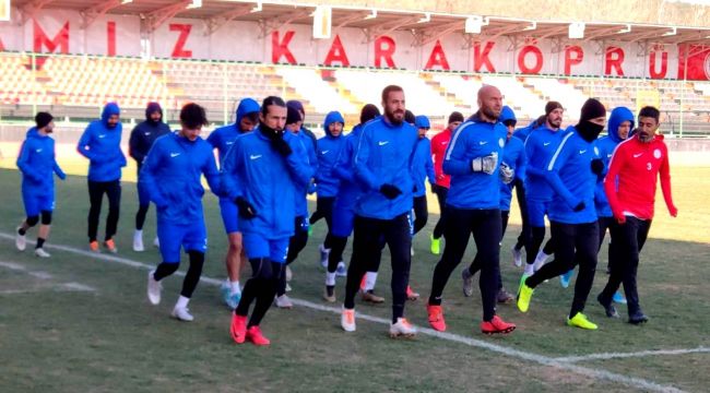 Karaköprü Belediyespor top başı yaptı