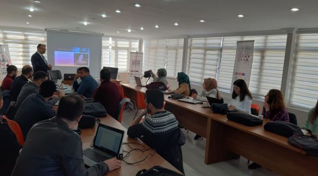 Harran Üniversitesi’nde Yapay Zekâ Öğretmen Eğitimi Başladı 