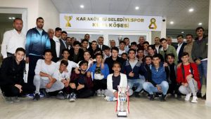 Karaköprü Belediyespor Yönetimi şampiyon U19 gençlerini ağırladı