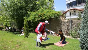 Karaköprü’de Camilerde Maske Dağıtıldı