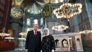 Erdoğan, Eşi ile Birlikte Ayasofya' ya Gelip Cumadan Önce Camiyi İnceledi