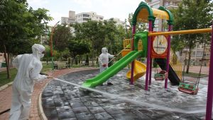 Karaköprü'de Parklar Ve Çocuk Oyun Grupları Dezenfekte Edildi