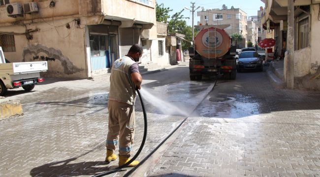 Haliliye'de Dezenfekte Ve Köpüklü Yıkama Dönüşümlü Olarak Devam Ediyor