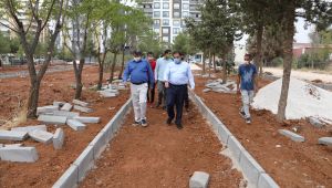 Başkan Canpolat, Karşıyaka’daki Yeni Park Alanlarını Denetledi