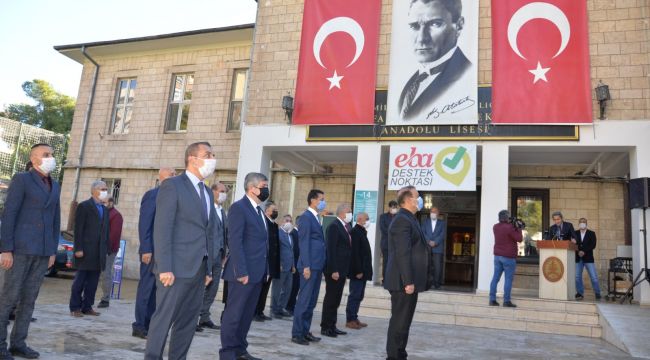 24 Kasım Öğretmenler Günü Kutlamaları Kapsamında Şehitler Anıtına Çelenk Sunumu Yapıldı