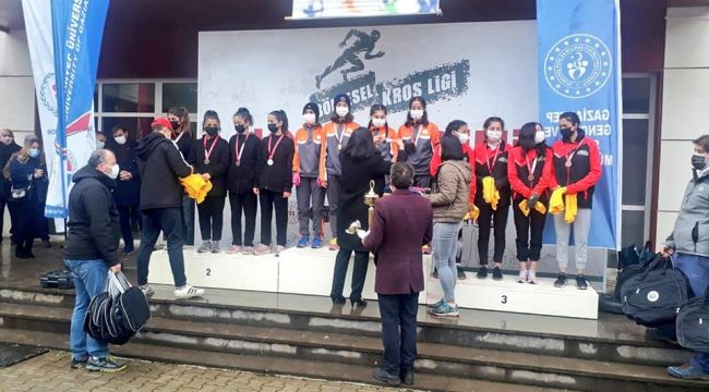 Büyükşehir Belediyesi Kız Atletizm Takımı Şampiyon Oldu