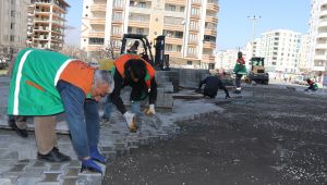 Atakent'te Yollar Kilitli Parkeyle Döşeniyor