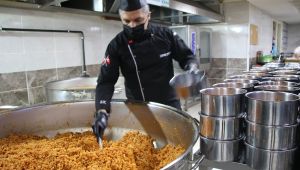 Haliliye Belediyesi, Sıcak Yemek Hizmetiyle Gönülleri Isıtıyor