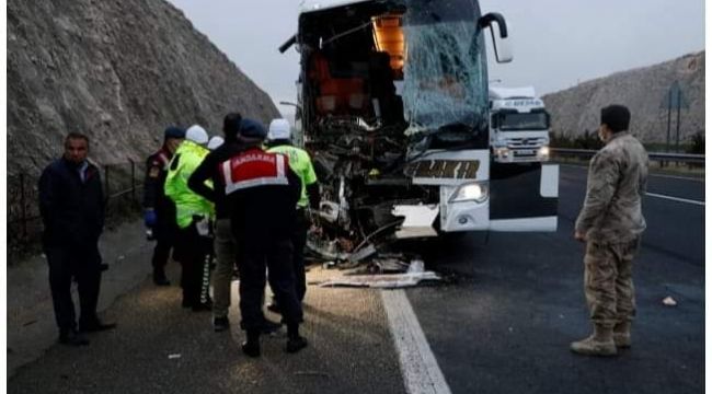 Şanlıurfa'da yolcu otobüsü tıra arkadan çarptı: 3 ölü, 41 yaralı