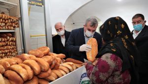 Başkan Beyazgül, Aşevinde Elleriyle Yemek Dağıttı