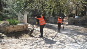 Mezarlıklarda Ramazan Öncesi Temizlik Ve Bakım Çalışmaları Gerçekleştirildi