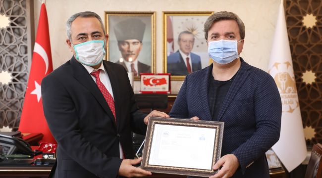 Aksaray valisinden Urfalı müdüre plaket ve övgü dolu sözler