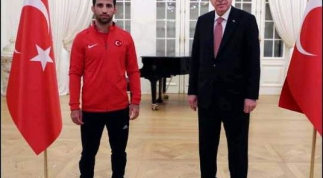 Cumhurbaşkanı Erdoğan, Urfalı milli sporcu Murat Fırat'ı kabul etti
