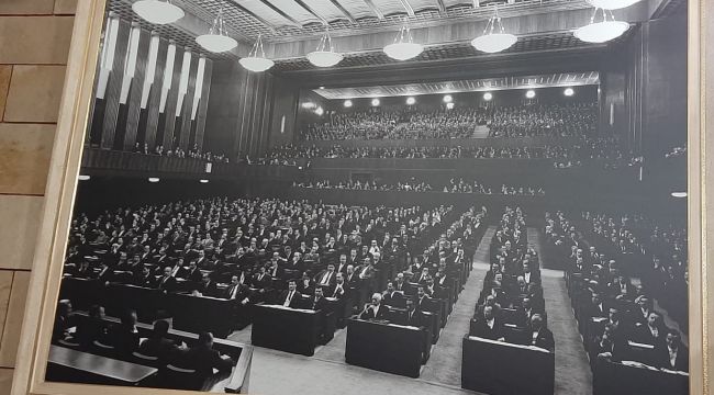 TBMM’ye Ait Fotoya İletişim Başkanlığı’nın Adını Yazdılar!