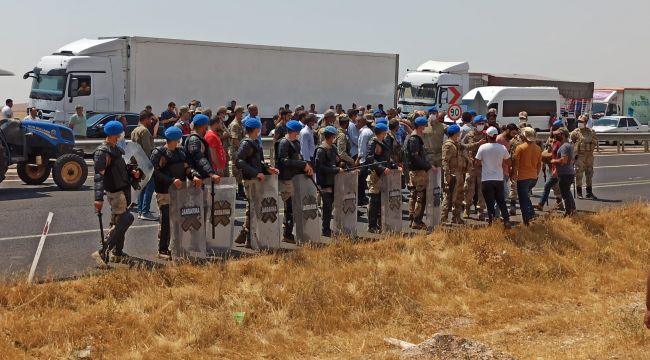 HÜDA PAR Şanlıurfa İl Başkanı Özaslan Mardin Kara Yolunu Kapatan Çiftçilerle Görüştü