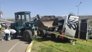 Şanlıurfa'da öğrenci servisi ile iş makinesi çarpıştı: yaralılar var