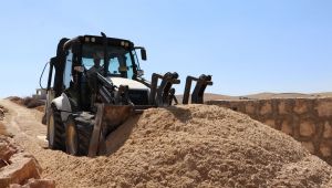 Karaköprü Kırsalında Yollar Çamurdan Ve Tozdan Kurtarılıyor