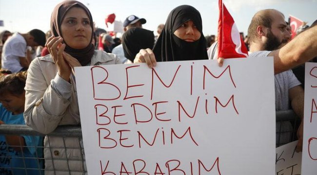 Maltepe'de aşı karşıtlarından miting