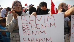 Maltepe'de aşı karşıtlarından miting