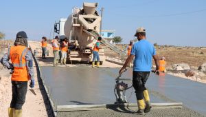 Büyükşehir’den Hilvan’da Çelik Hasırlı Beton Yol Uygulaması