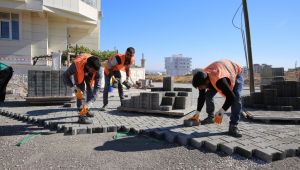 Seyrantepe’de Yollar Kilitli Parkeyle Döşeniyor