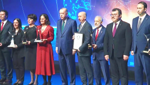 HRÜ Rektörü Çelik. Bilim Ödülünü Cumhurbaşkanı Erdoğan'dan Aldı  