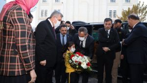  Bakan Özer, Şanlıurfa Büyükşehir Belediyesini ziyaret etti