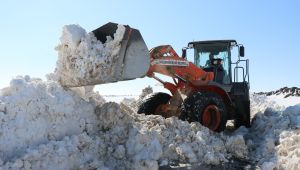 Büyükşehir, Kırsalda Kar Nedeniyle Kapanan Yolları Ulaşıma Açtı