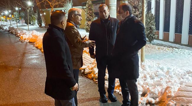 Karaköprü’de Kar Temizleme Ekipleri Gece- Gündüz Çalışıyor