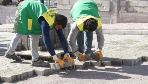 Karaköprü’de Yollar Kilitli Parkeyle Döşeniyor