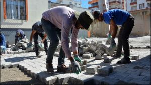 Siverek’te deforme olan sokaklara kilitli parke taşı döşeniyor