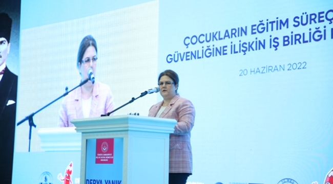 Üç Bakan Çocuklar İçin İmza Attı