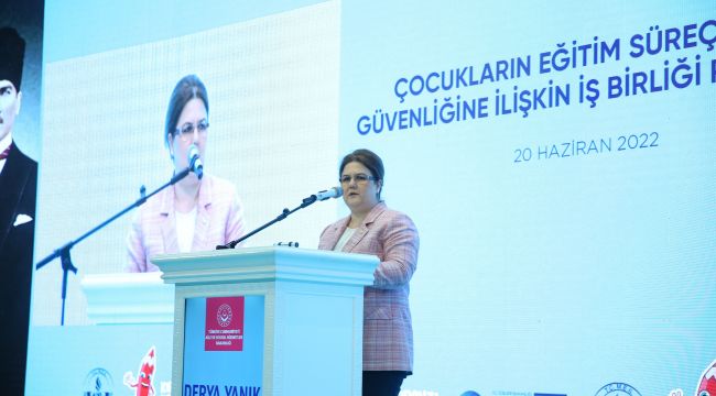 Üç Bakan Çocuklar İçin İmza Attı  