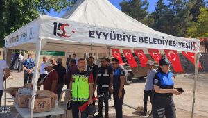 Eyyübiye Belediyesi İlçede Binlerce Bayrak Dağıttı