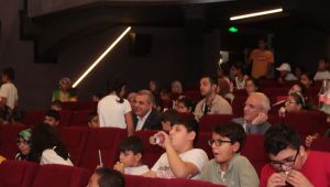 Başkan Beyazgül Çocukların Sinema Sevincine Ortak Oldu