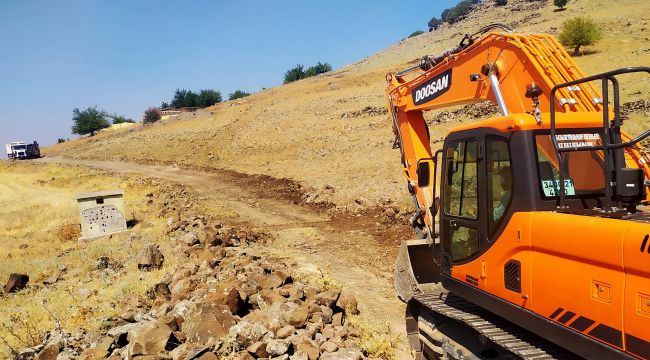 Siverek kırsalında yol yapım çalışmaları devam ediyor