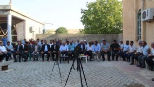 Yeniden Refah Partisi Şanlıurfa il başkanı İsmail YAVUZ fıstık üreticileri ile bir araya gelerek basın açıklaması yaptı.