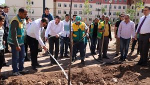 Karaköprü’de Yeni Parklar Ağaçlandırılıyor