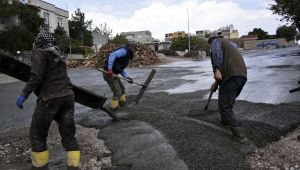 Siverek'te Beton Yol Çalışmaları Devam Ediyor