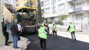 Karaköprü’de Asfalt Yol Yenileme Seferberliği Sürüyor