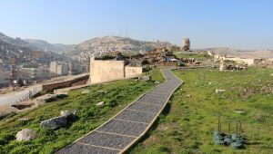 Tarihi Urfa Kalesine Yapılacak Ziyaretler İçin Yürüyüş Yolu Yapıldı