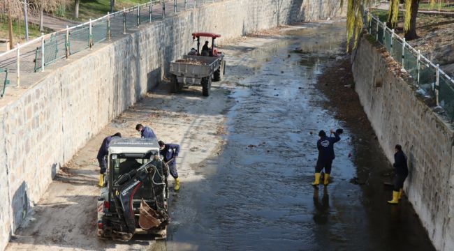 Büyükşehir’den Derelerde Periyodik Temizlik Çalışması