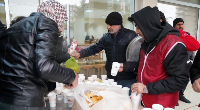 Başkan Çakmak Depremden Etkilenen Vatandaşları Yalnız Bırakmadı